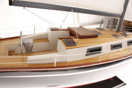 Segelyacht Omega 70 cm